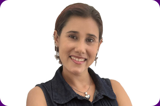 Teacher Kelly Santos, professora da EasyTalk Idiomas Online
